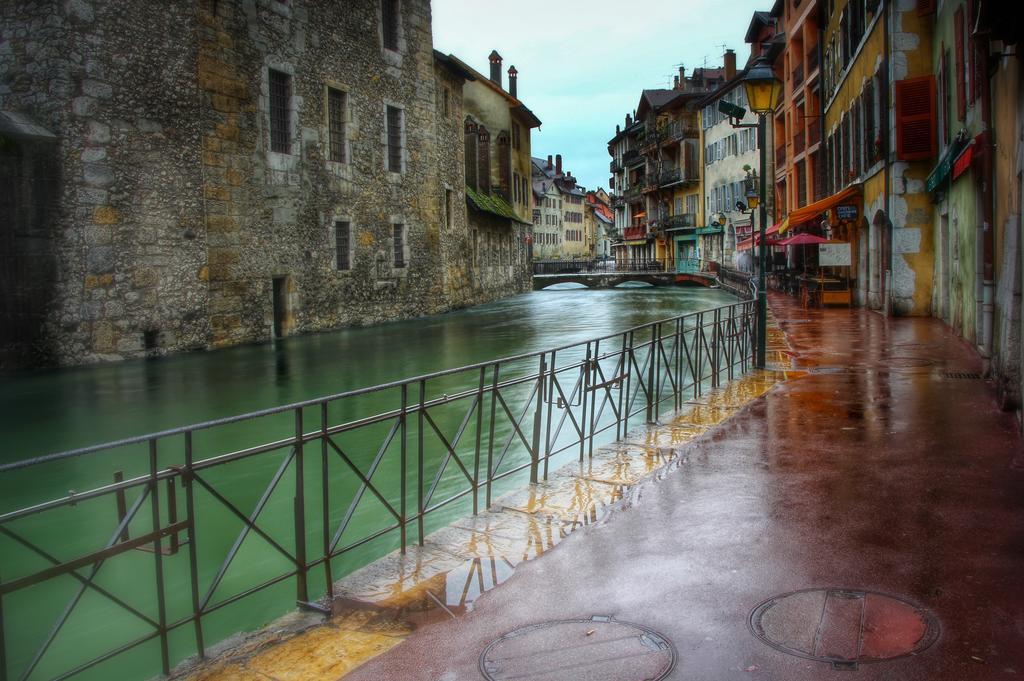 Hotel Des Marquisats Annecy Exterior photo